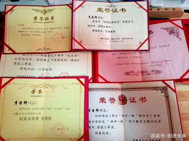 球队蓝领工作者在比赛中负重前行